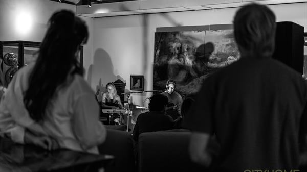 HOUSEshows | A Grown-Up Return to the Living Room Stage